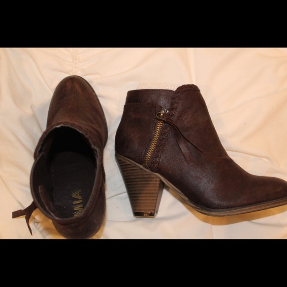 Mia Shoes Shoes - MIA brown booties